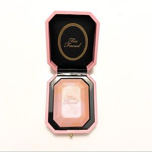 TOO FACED HIGHLIGHTER